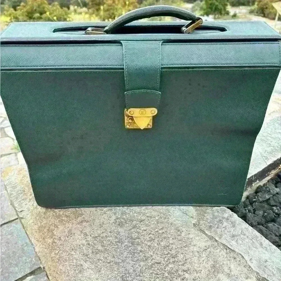 LOUIS VUITTON Taiga Pilot Case Oural Green Leather Vintage Oural Briefcase - Picture 11 of 16